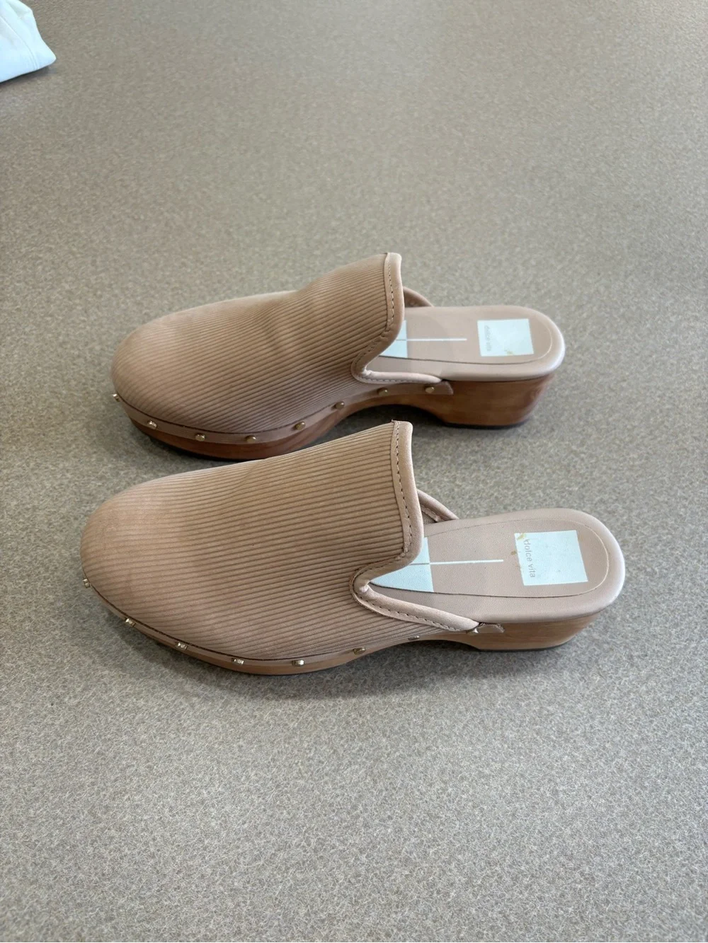 Dolce Vita Closen Tan Textured Clogs - Picture 2 of 7